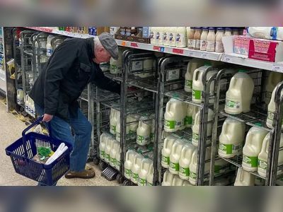 Sainsbury's follows Tesco in cutting milk prices