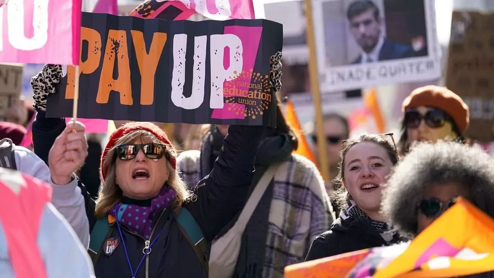 Teacher strikes: Unions team up in England pay dispute