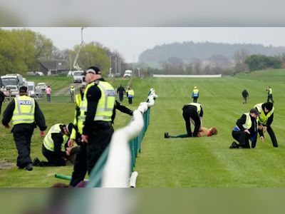 Arrests over Scottish Grand National course invasion