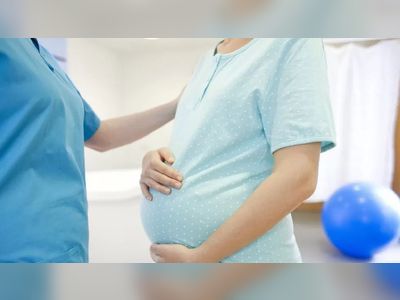 NHS strikes: Midwives in England vote to accept NHS pay offer