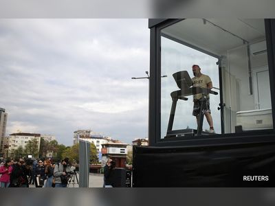 Why A Bulgarian Ultra-Marathon Runner Shut Himself In A Glass Box