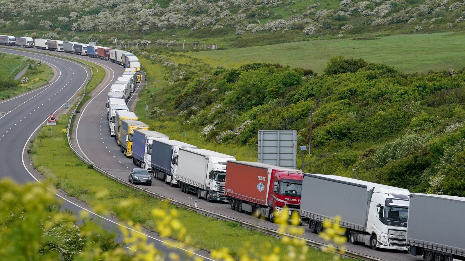 UK Government Approves Longer Lorries on Roads, Despite Safety Concerns