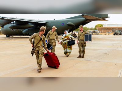 Britain plans extra evacuation flight from Port Sudan