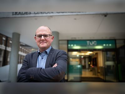 TUC calls for chief executive pay and City bonuses to come down