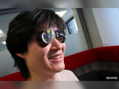 RizzGPT: The AI-Powered Eyepiece Revolutionizing Conversations