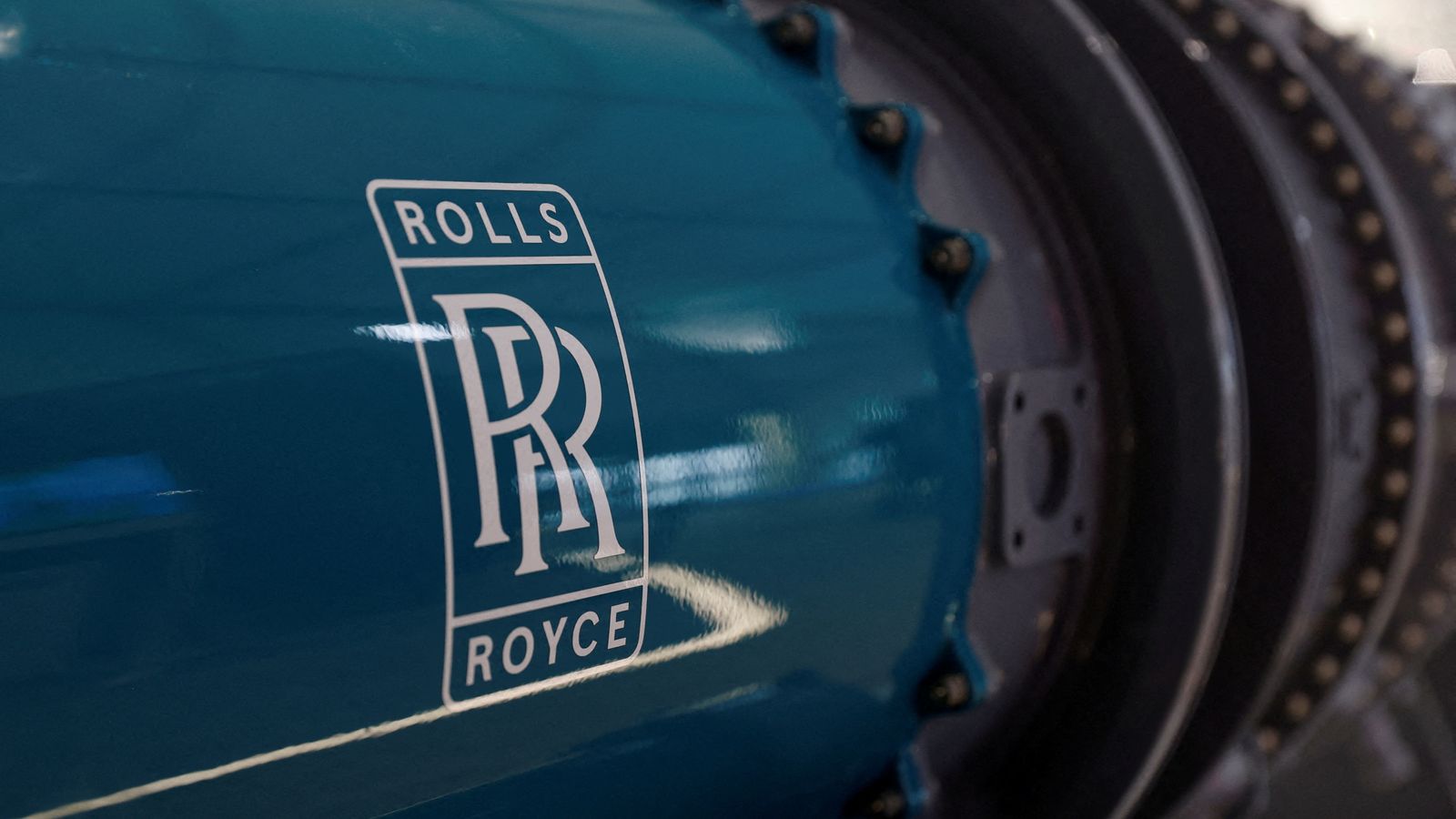 Rolls-Royce jettisons carbon capture plan as new boss clips wings