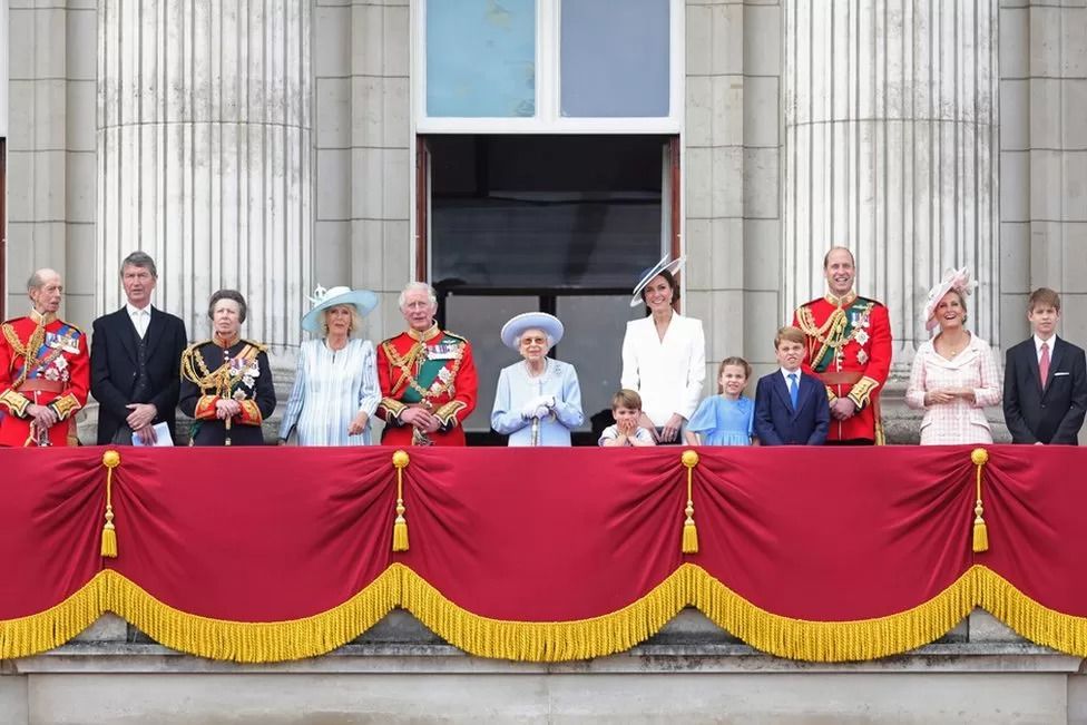 Buckingham Palace balcony guessing game goes on