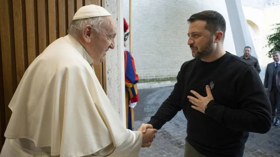 Ukraine war: Pope tells Zelensky he is 'praying for peace'