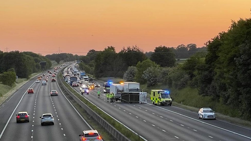 Multi-Vehicle Crash on M4 Motorway in Wiltshire Closes Eastbound Carriageway
