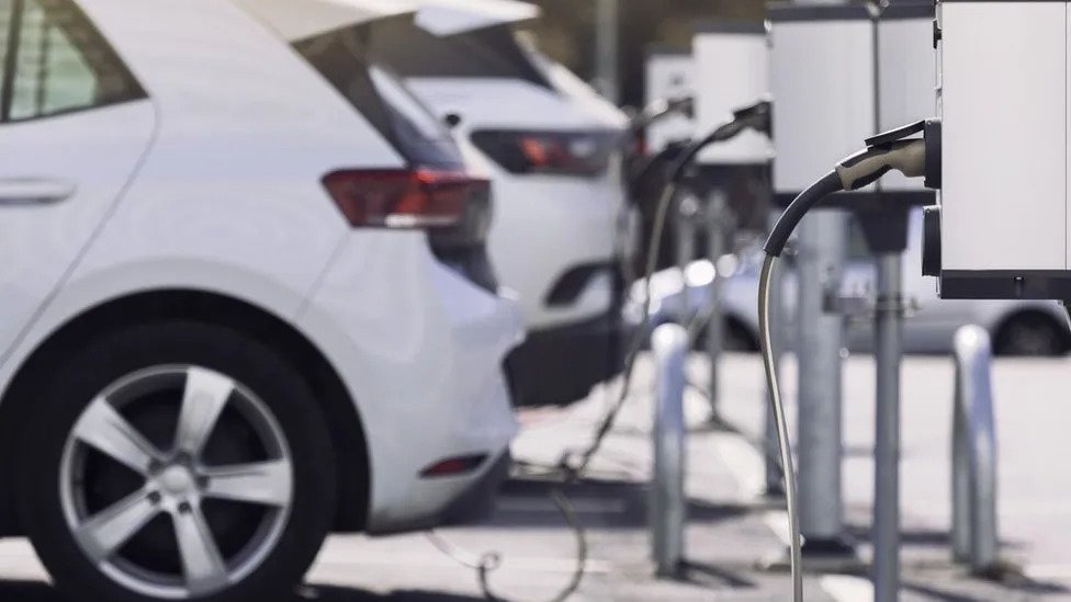 EU Postpones Electric Car Tariffs on UK Until 2027