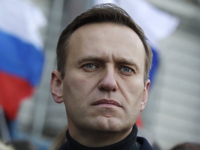 Navalny Claims He's Compelled to Listen to Pro-Putin Singer Every Morning in Russia