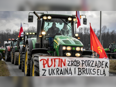 Polish farmers protest EU rules by blocking key road to Germany