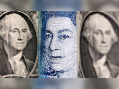 Pound Hits Five-Month Low as Dollar Rallies: Sterling Sinks Amid Lower Fed Easing Expectations