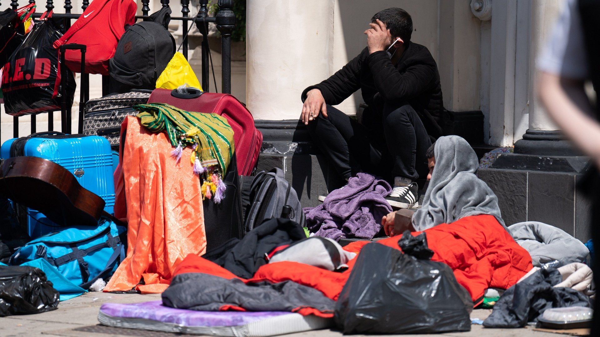 Refugees Face Homelessness Crisis After Losing Asylum Accommodation: 5,000 Households at Risk in England (2023)